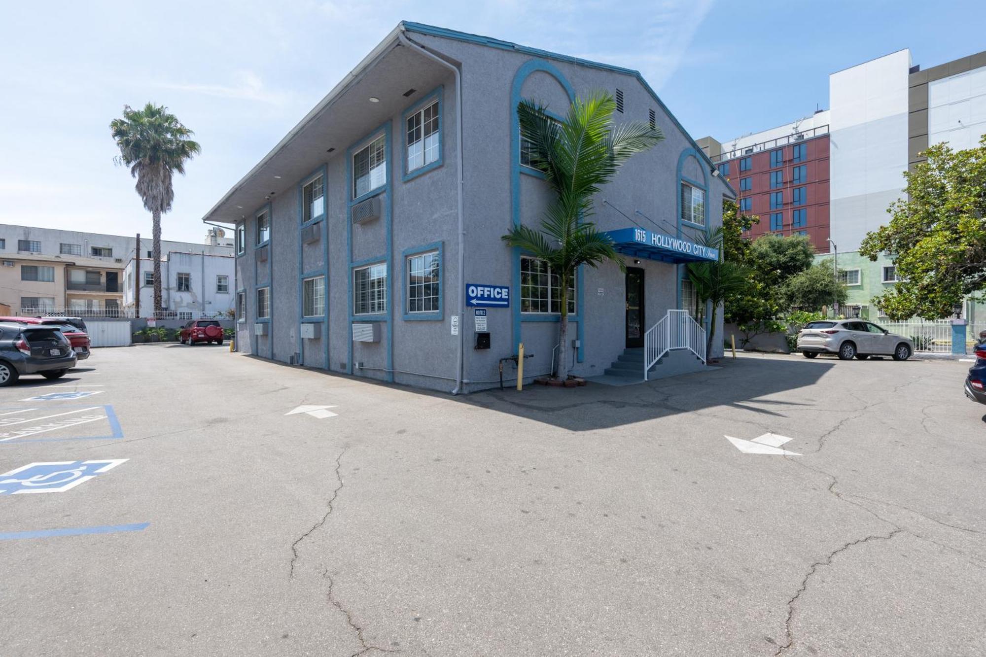 Hollywood City Inn — Foto 2